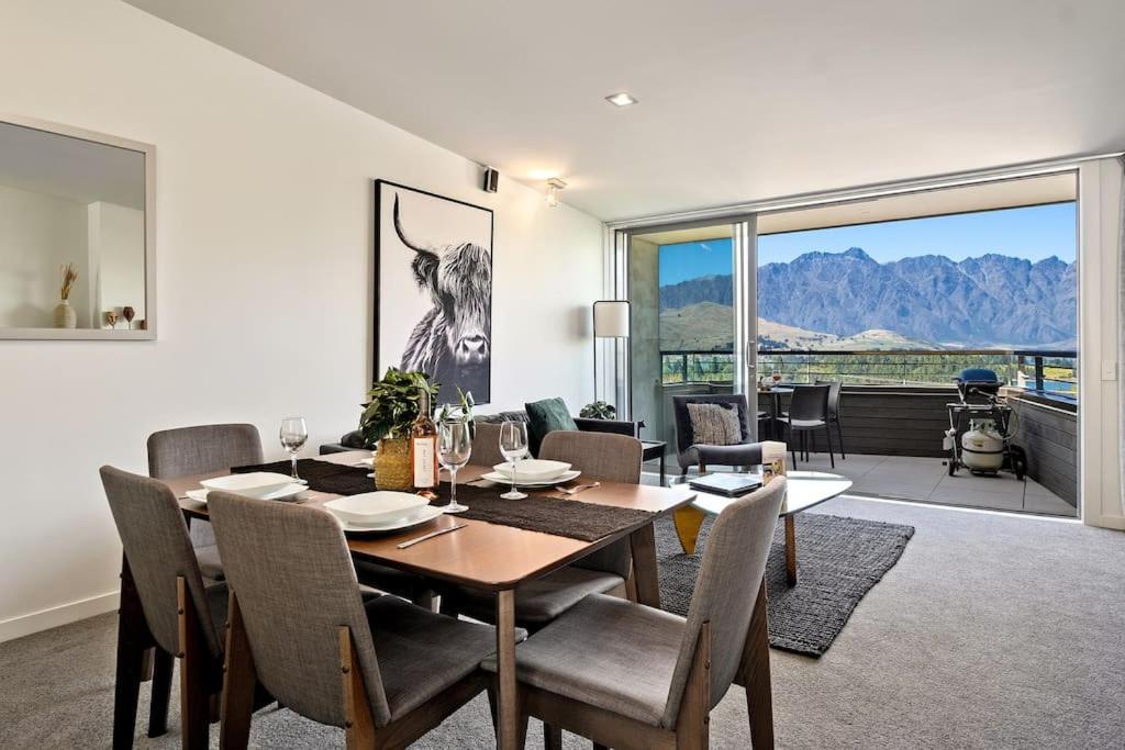 Toru - Eclectic Apartment With Delightful Lake Views Queenstown Zewnętrze zdjęcie