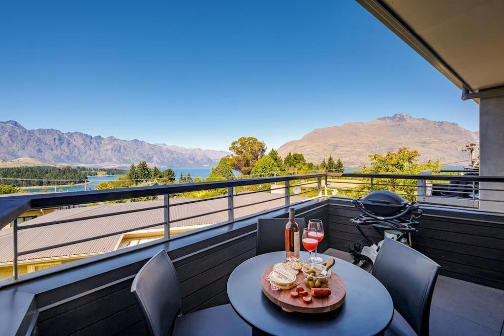 Toru - Eclectic Apartment With Delightful Lake Views Queenstown Zewnętrze zdjęcie