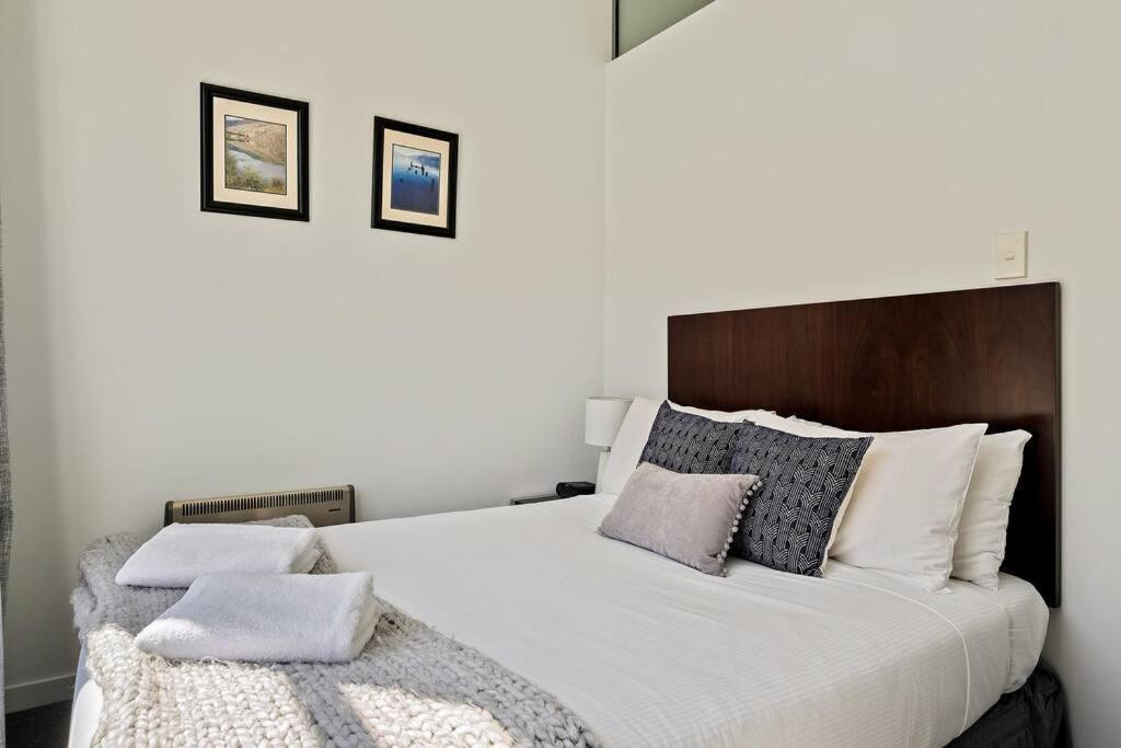 Toru - Eclectic Apartment With Delightful Lake Views Queenstown Zewnętrze zdjęcie