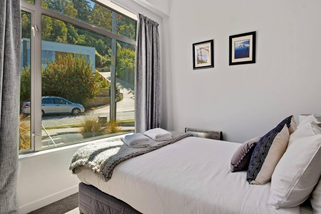 Toru - Eclectic Apartment With Delightful Lake Views Queenstown Zewnętrze zdjęcie