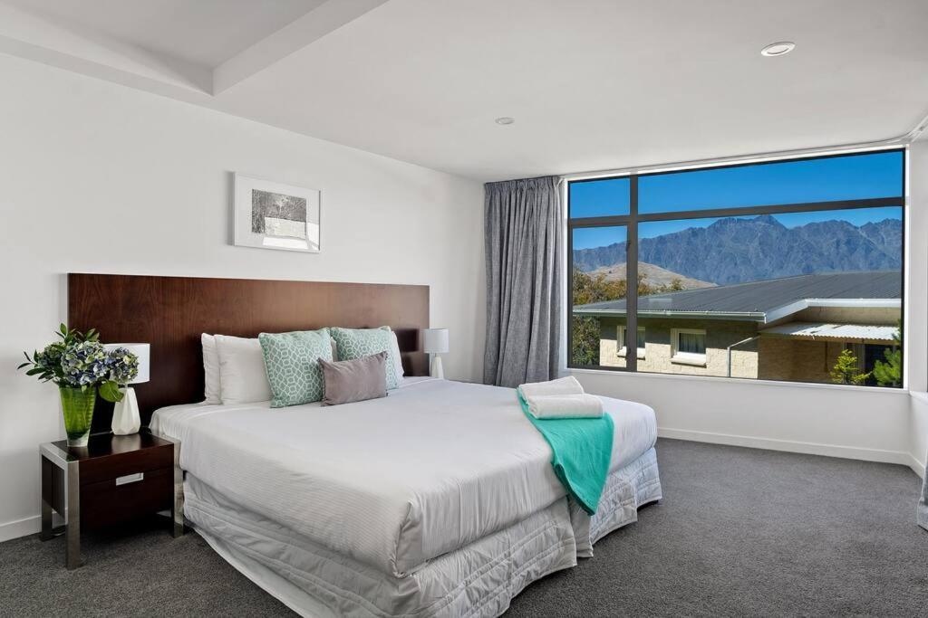 Toru - Eclectic Apartment With Delightful Lake Views Queenstown Zewnętrze zdjęcie